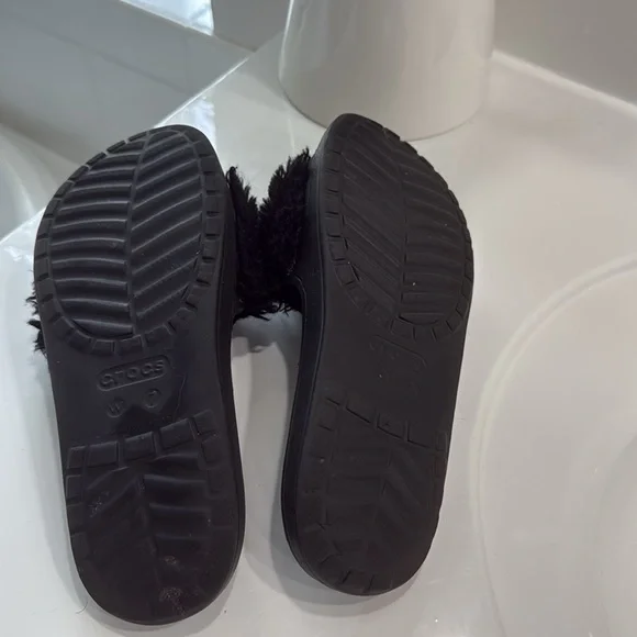 CROCS Black Fuzzy Slide Sandals - Picture 4 of 4